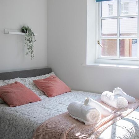 Lovely 3-Bedroom Apartment In Colchester Exterior photo